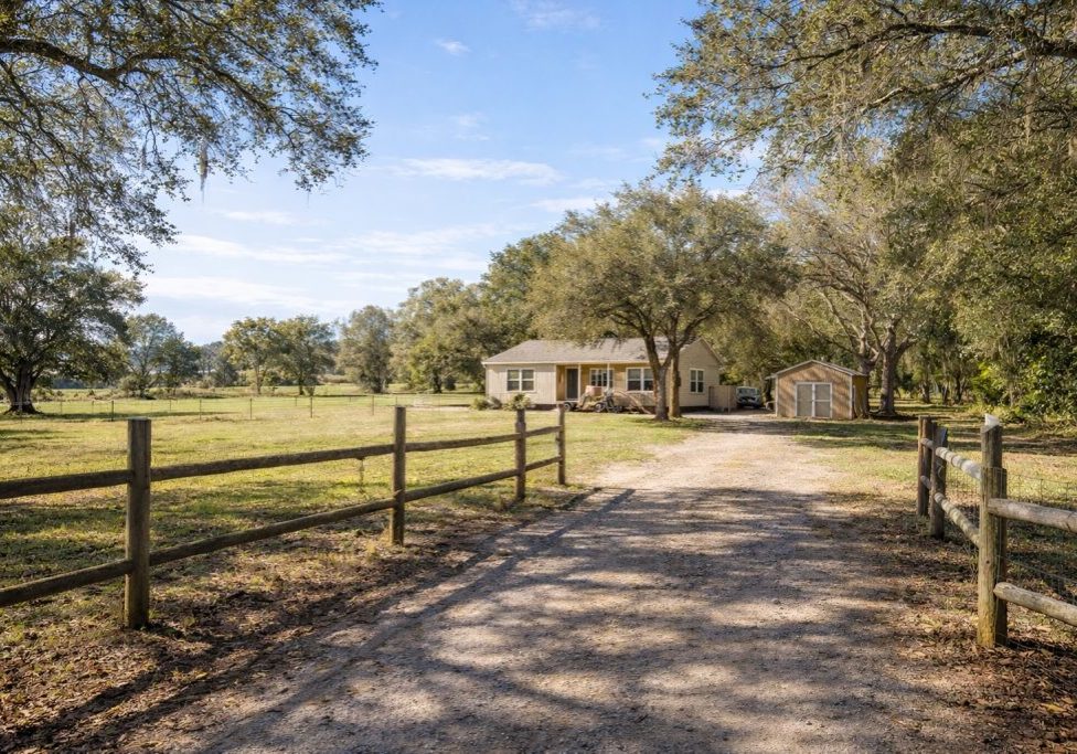Are there Realtors in Fort McCoy, Florida who specialize in rural properties?
